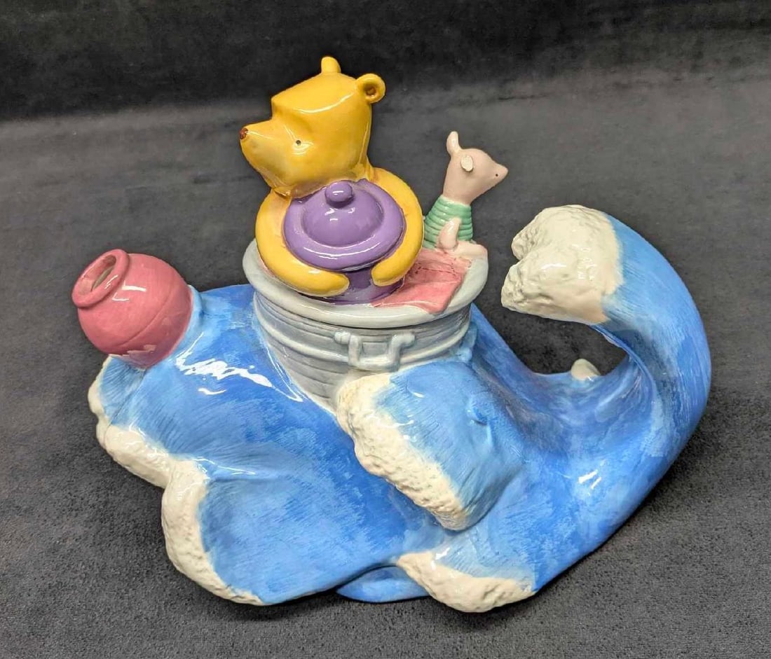 Treasure Craft Disney Winnie The Pooh And Piglet Big Wave Teapot: Treasure Craft Disney Winnie The Pooh And Piglet Big Wave Tea Pot. The ceramic tea pot top is approx 4" x 4 3/4" x 4 1/4" and the bottom is approx 5 1/2" x 10" x 8". The total weight is 2.10lbs. The t