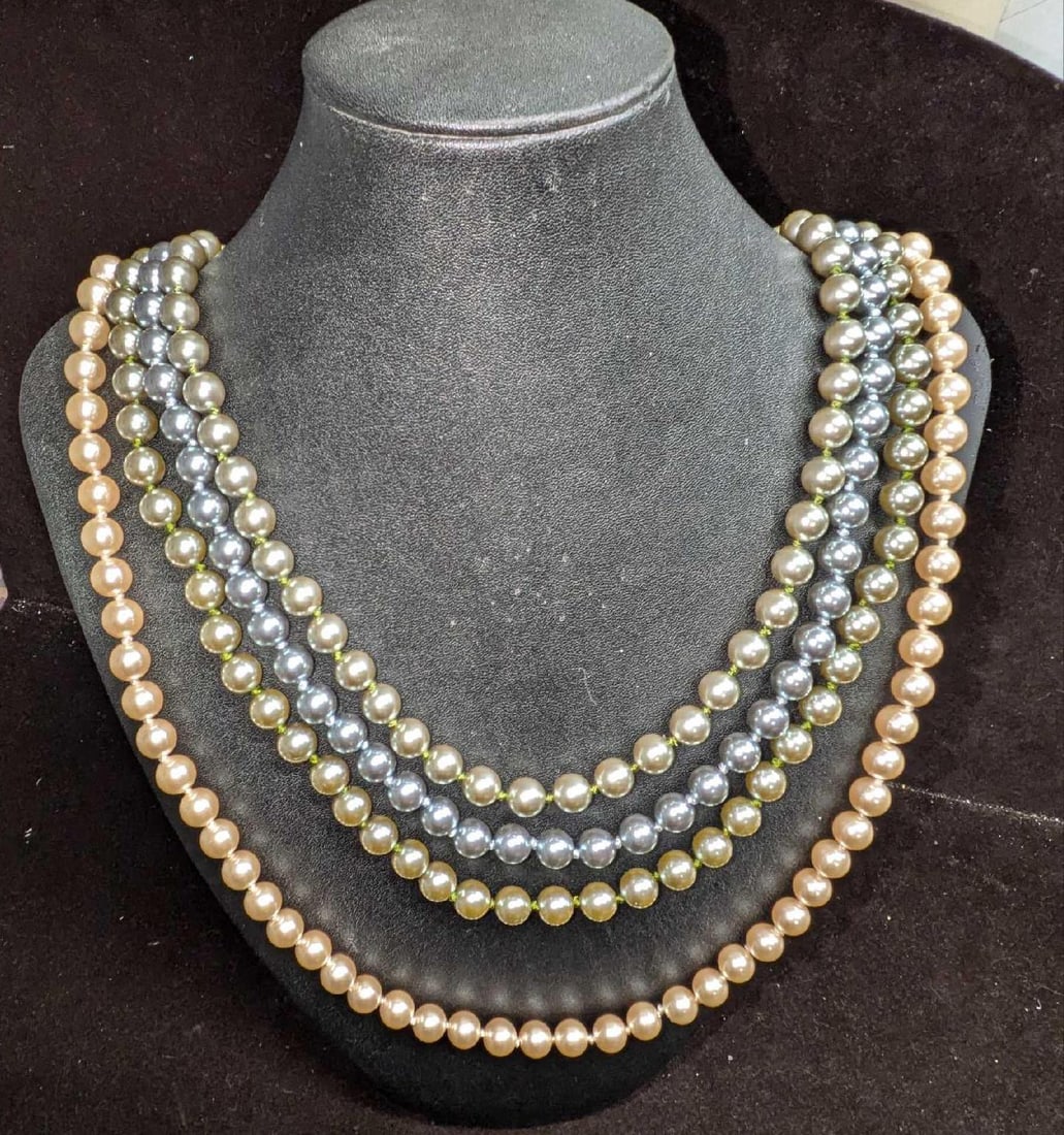 4 Linda Dano Long Faux Pearl Necklaces: 4 Linda Dano Long Faux Pearl Necklaces. Each is 36" long and the total weight is 0.36lb. These still have the original tags. 