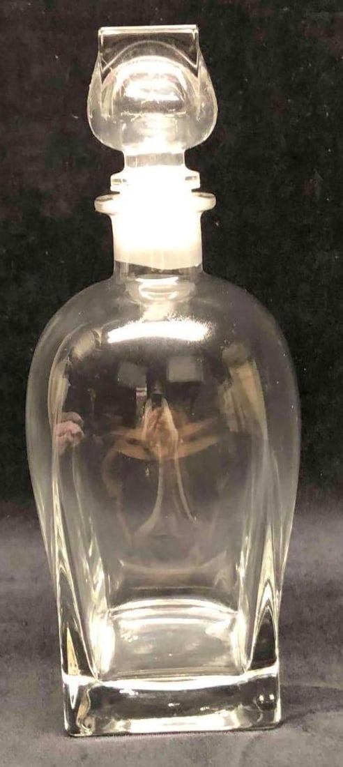 Glass Decanter Made In Italy: This lot contains a glass decanter. This decanter was made in Italy. This is the perfect addition to any home bar or bar cart. It is approx. 3" x 3" x 10" and weighs about 2.0lbs. The decanter is in g
