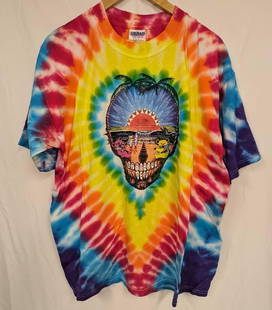 Grateful Dead Beach Bear Tie Dye T-Shirt XL: Grateful Dead Steal Your Feathers Tie Dye T-Shirt XL. Has a Gildan label. 100% cotton. The shirt has some wrinkles due to storage. Folded, the shirt is approx 10" x 7 1/2" x 1 1/2" and it weighs 0.47l