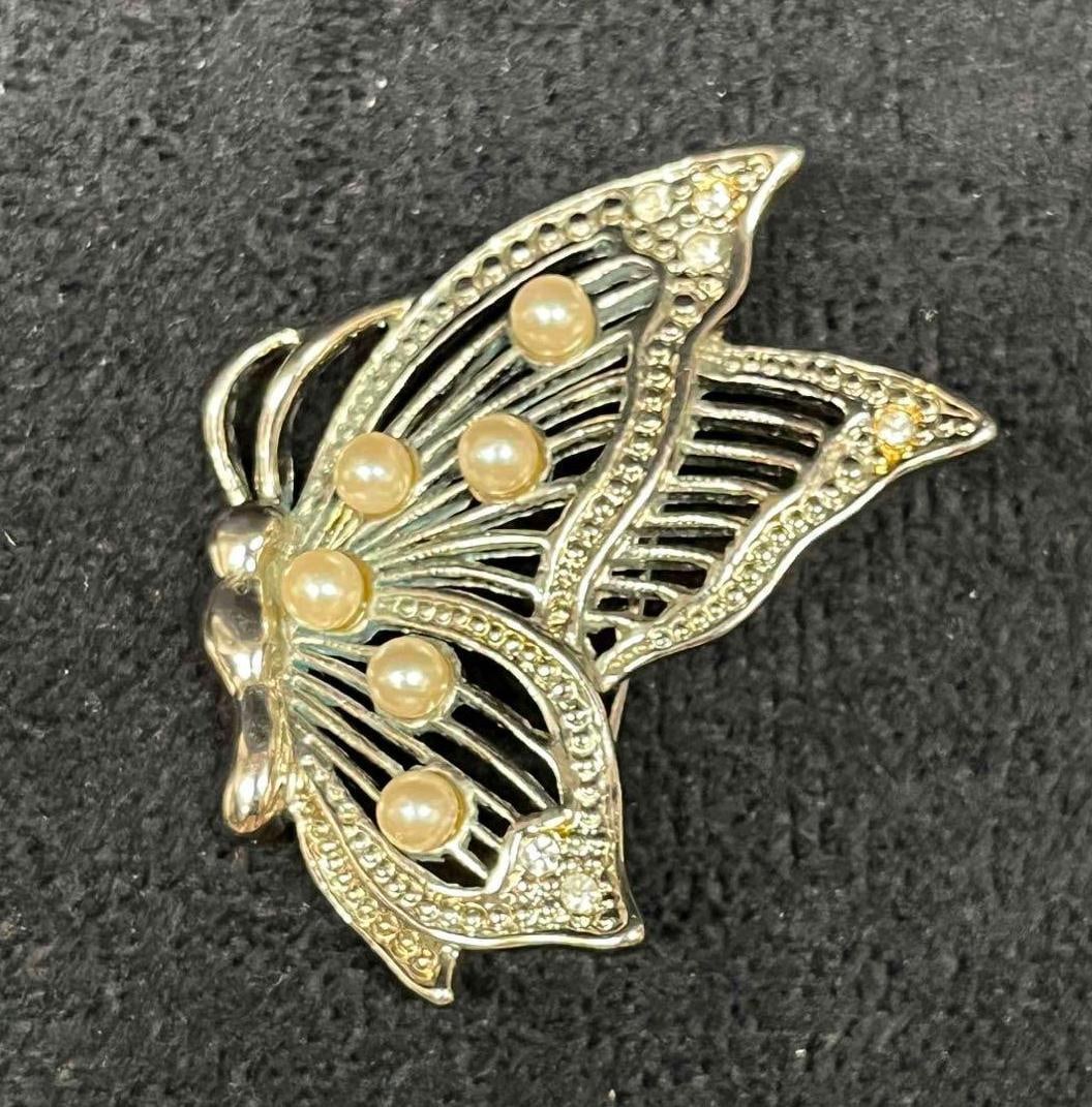 Signed Vintage Marvella Silver Tone Butterfly Brooch With Faux Pearls (1 of 7)