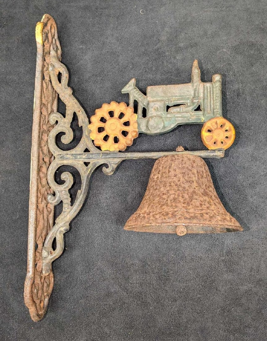 Vintage Cast Iron Tractor Bell For House and Garden (1 of 5)