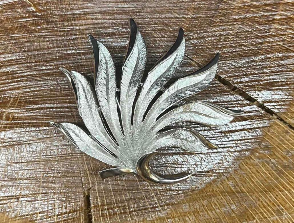Vintage Signed Crown Trifari Brushed Silver Tone Leaf Brooch (1 of 4)
