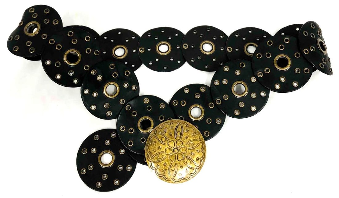 Unique Circle Belt With Large Belt Buckle (1 of 5)