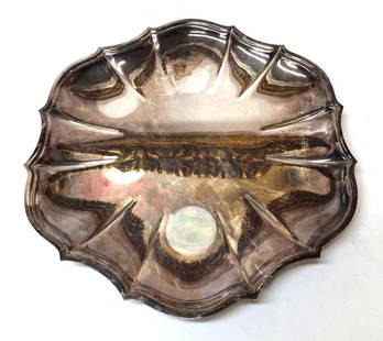 International Silver Company - Chippendale Serving Tray 6321: Vintage International Silver Company - Chippendale #6321 - Silver Plate Serving Tray. The item measures approximately 11" x 10" x 3/4" and weighs about 1.4lbs. The Chippendale Tray is in used, vintage