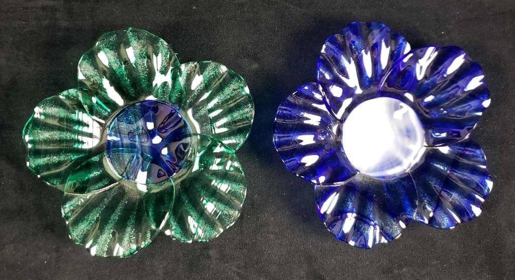 Set of 2 Handmade Art Glass Flower Plates Signed (1 of 5)