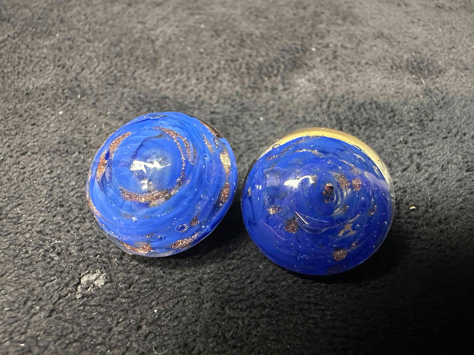 Murano Venetian Lamp Work Art Glass Clear Blue Copper Colored Circle Earrings G78: Murano Venetian Lamp Work Art Glass Clear Blue Copper Colored Circle Earrings G78. Earrings with blue colored glass beads with beautiful designs on each. The earrings feature a paddle back clip on cla