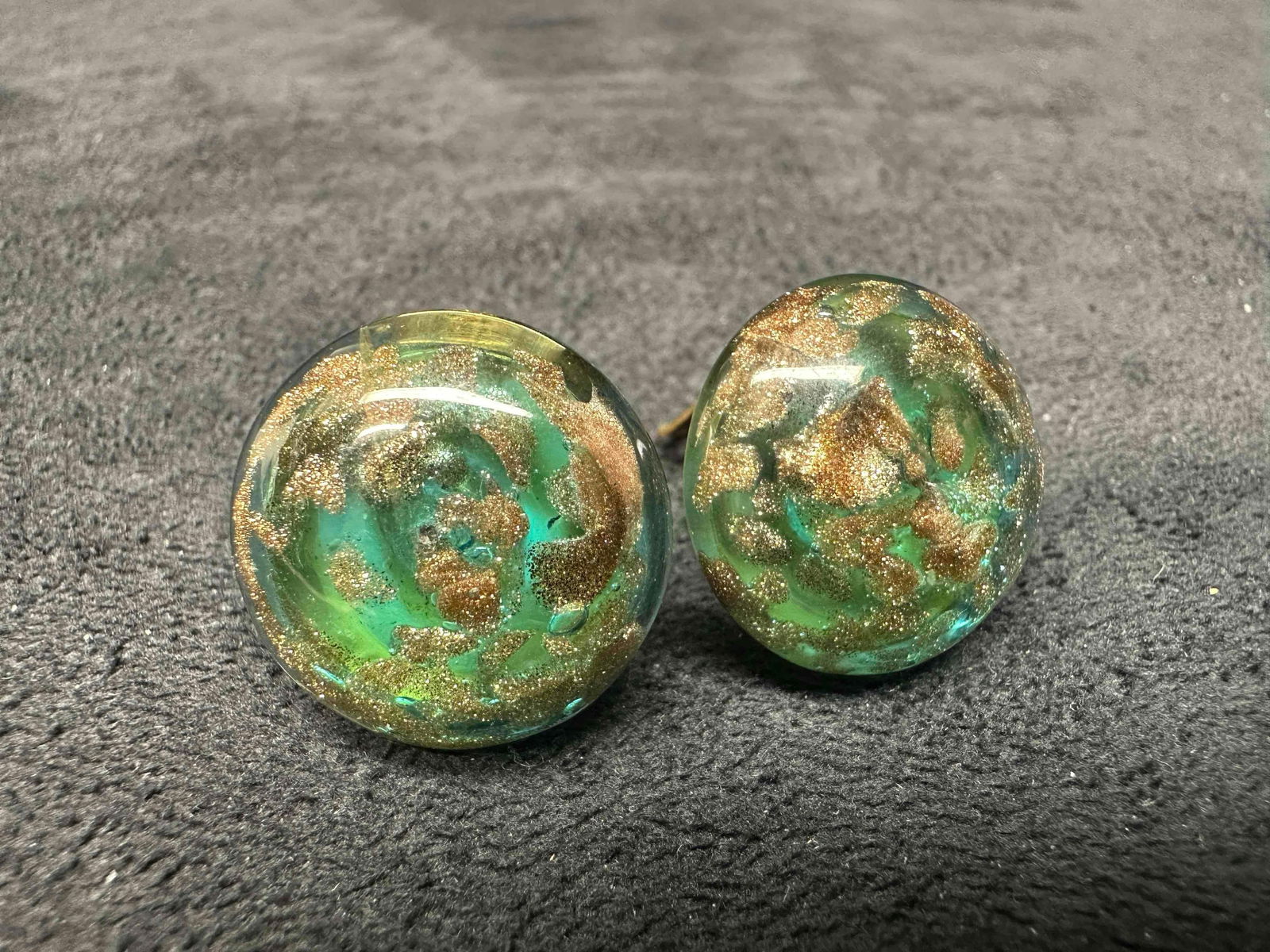 Murano Venetian Art Glass Lamp Work Clear Green Copper Colored Circle Earrings G77: Murano Venetian Art Glass Lamp Work Clear Green Copper Colored Circle Earrings G77. Earrings with green colored glass beads with beautiful designs on each. The earrings feature a paddle back clip on c