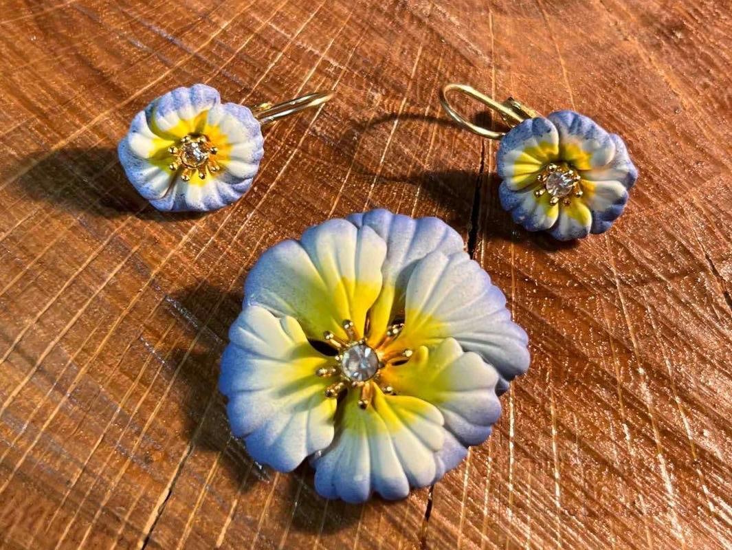 Vintage Joan Rivers Flower Brooch & Earrings Set (1 of 6)