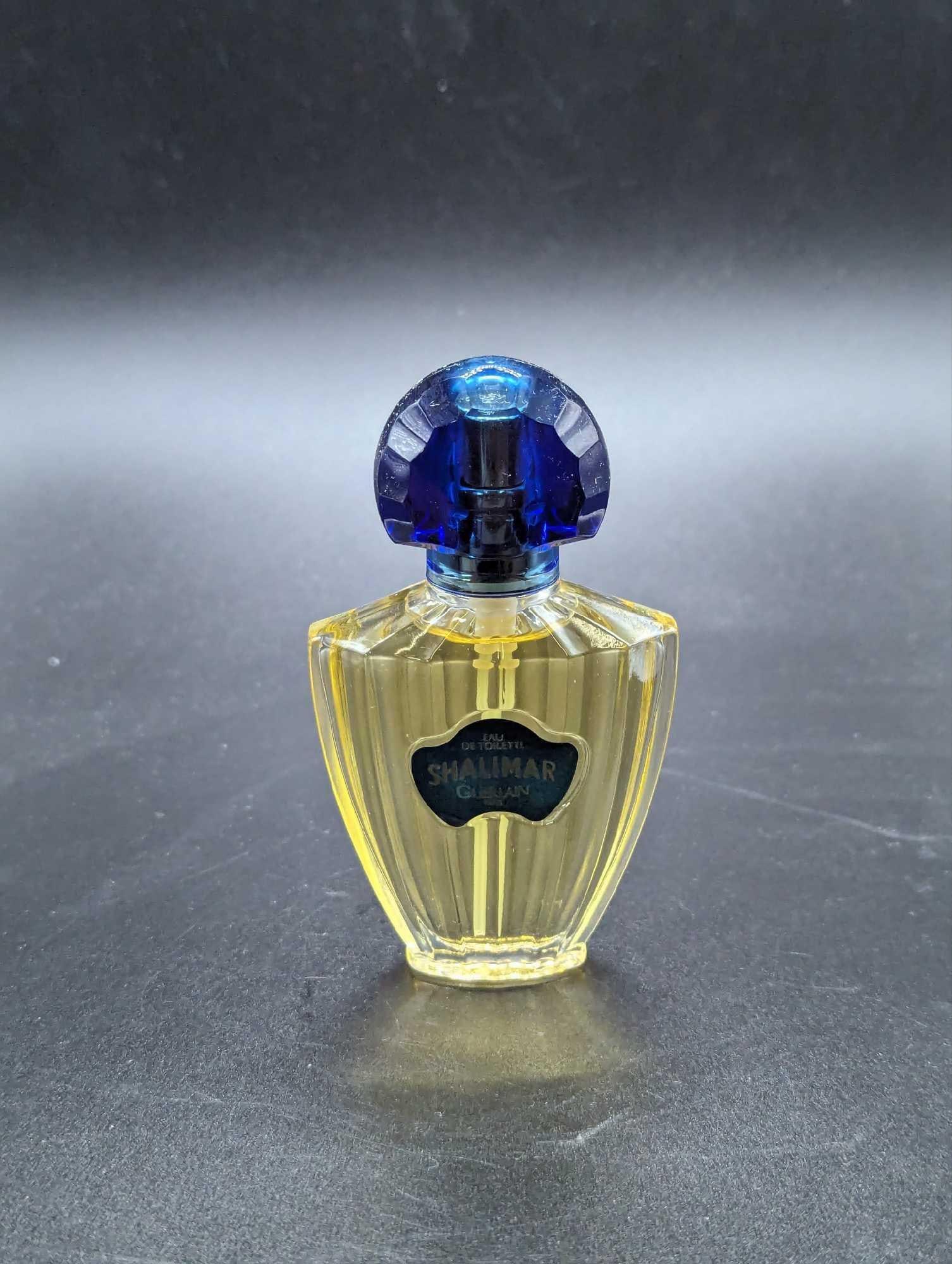 Guerlain Shalimar Eau De Toilette Spray 30ml B: Guerlain Shalimar Eau De Toilette Spray 30ml B. It comes in its original box that is approx 2 5/8" x 1 1/2" x 4 1/4" and it weighs 0.25lb. The box has some shelf wear and the bottle is filled.
