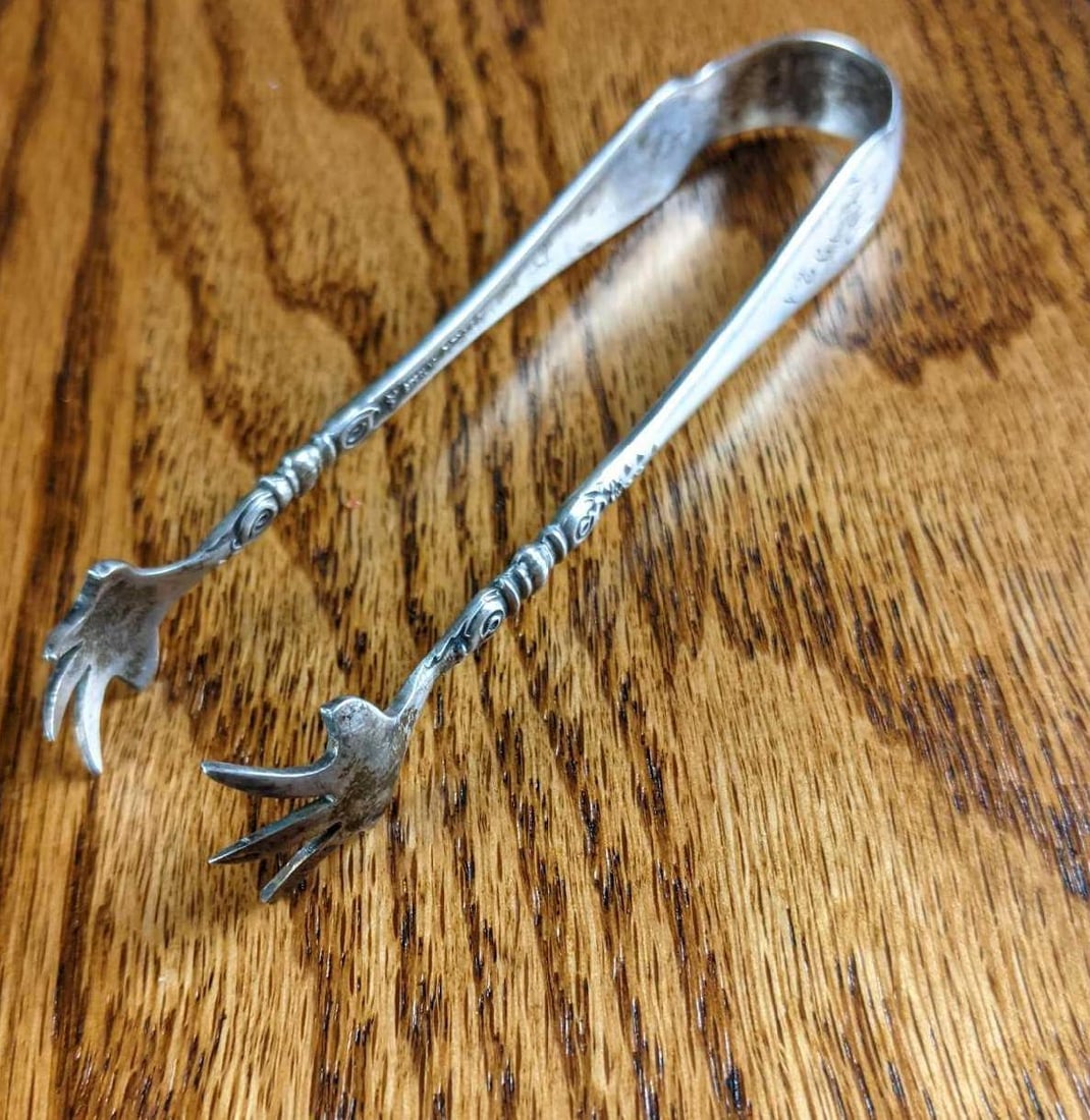 Vintage Sterling Silver Tongs Small Olive Tongs: Vintage Sterling Silver Tongs Small Olive Tongs These are vintage sterling silver tong. These have an engraving of "MM 1921" on them. Metal - Sterling Color - Silver Mak