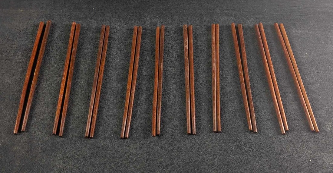 10 Pairs of Wooden Chopsticks: 10 Pairs of Wooden Chopsticks We have 10 pairs of wooden chopsticks that are in good condition. These are great options for reusable chopsticks. All chopsticks approx: 9.5in Weight together: 0.3lbs