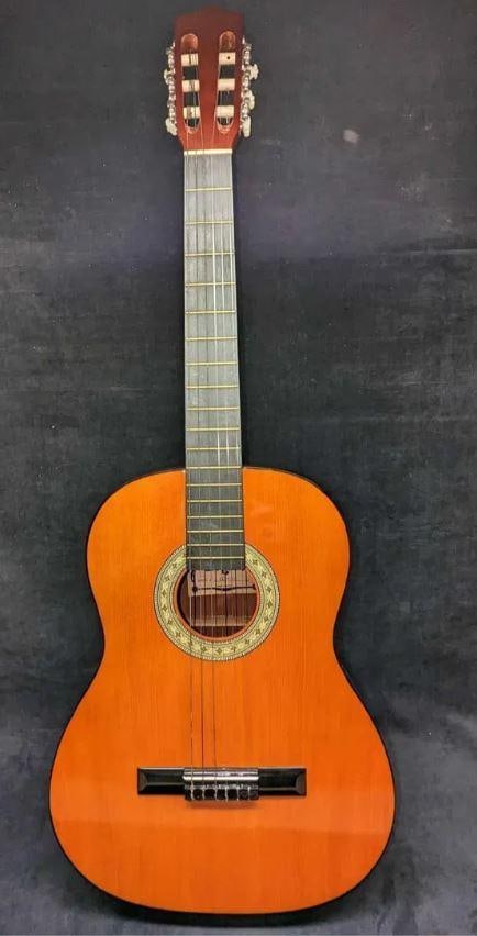 Lotus LC30 Classical Acoustic Guitar With Case (1 of 12)