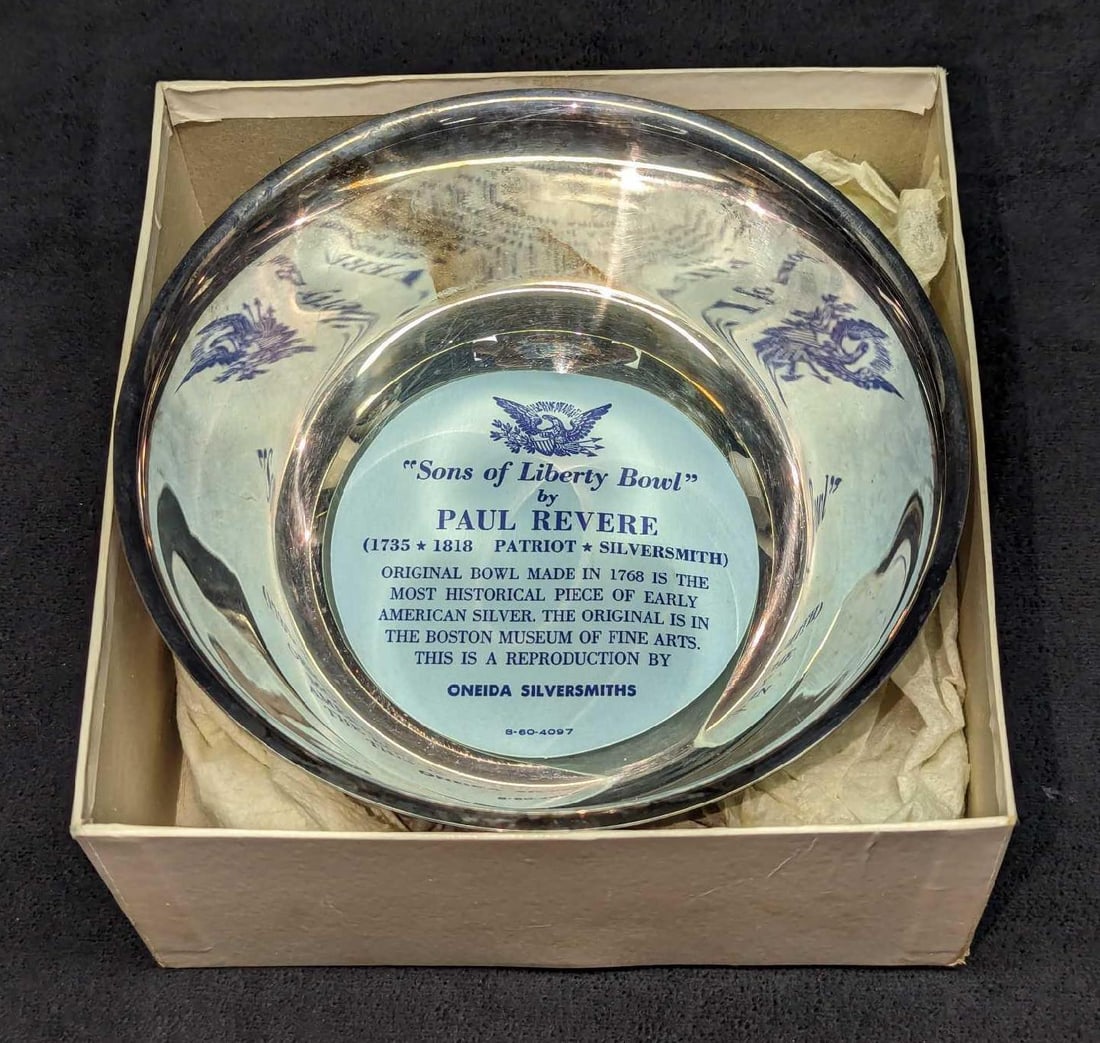 Vintage 6" Oneida Silversmiths Paul Revere Repro Bowl: Vintage 6" Oneida Silversmiths Paul Revere Repro Bowl. Comes in its original box that is approx 6 1/4" x 6 1/4" x 3 1/4" and it weighs 0.78lb. The box has some shelf wear and the bowl has some su