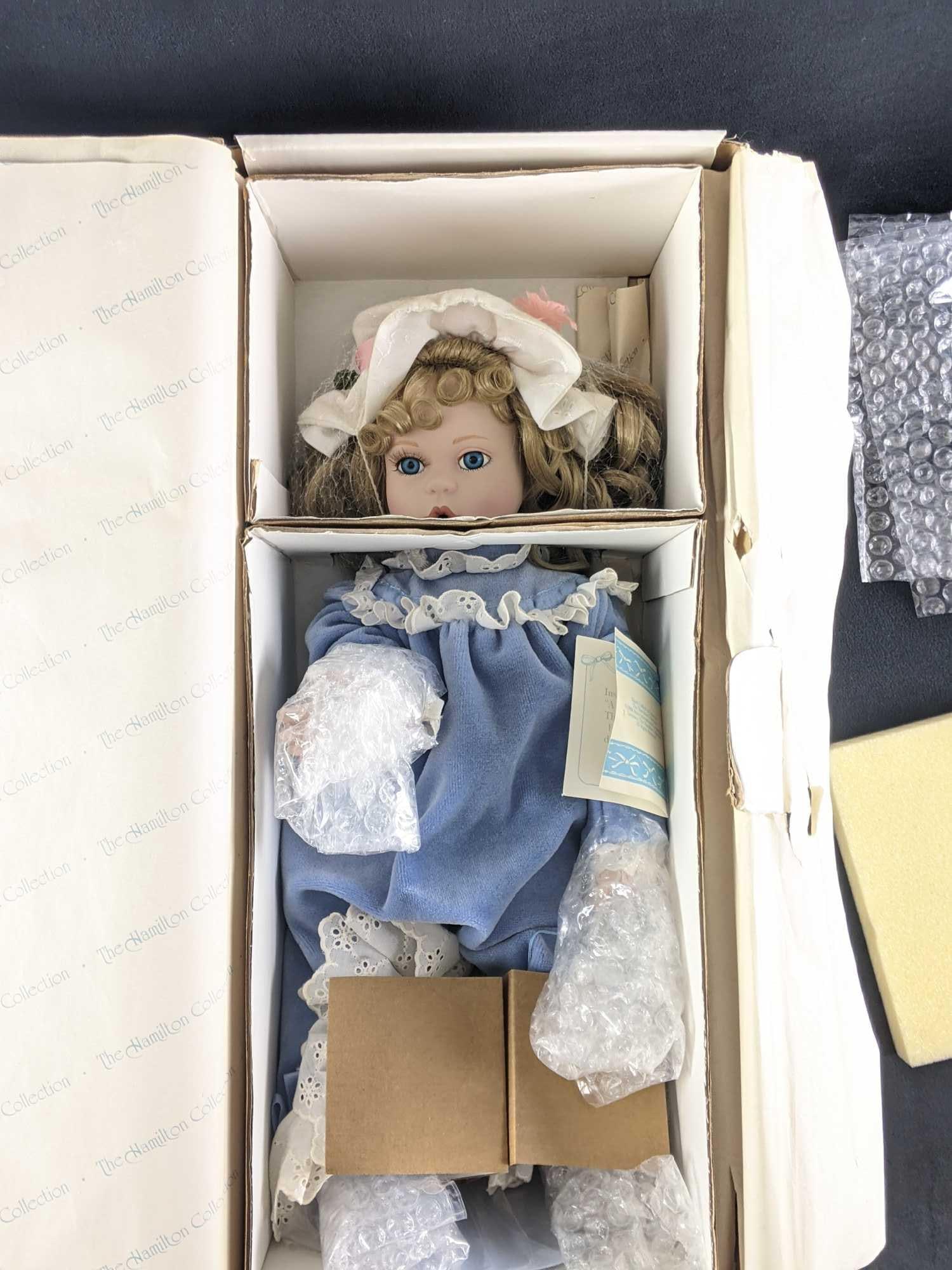 Hamilton Collection Porcelain Doll A Goodnight Kiss (1 of 6)