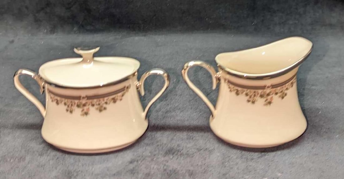 Retired Lenox Fine China Lace Point Sugar Bowl & Creamer: Retired Lenox Fine China Lace Point Sugar Bowl & Creamer. This series was released from the year 1978 to the year 1992. This lot includes: (1) Sugar Bowl With A Lid. This is approx 7" x 3 1/2