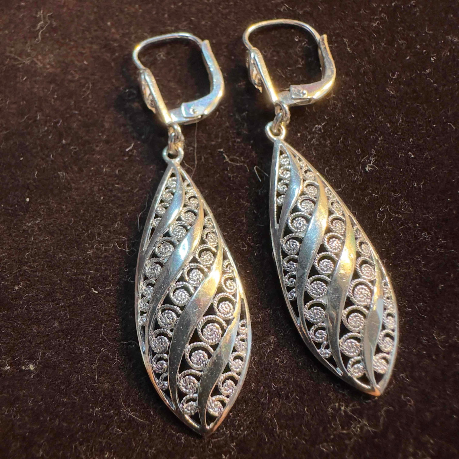 Alice Caviness Dangle Earrings Sterling Silver: This item is in good pre-owned, previously used/displayed condition with noticeable light wear, and surface scratches. Please reference all photos for full details. This piece of jewelry has been test