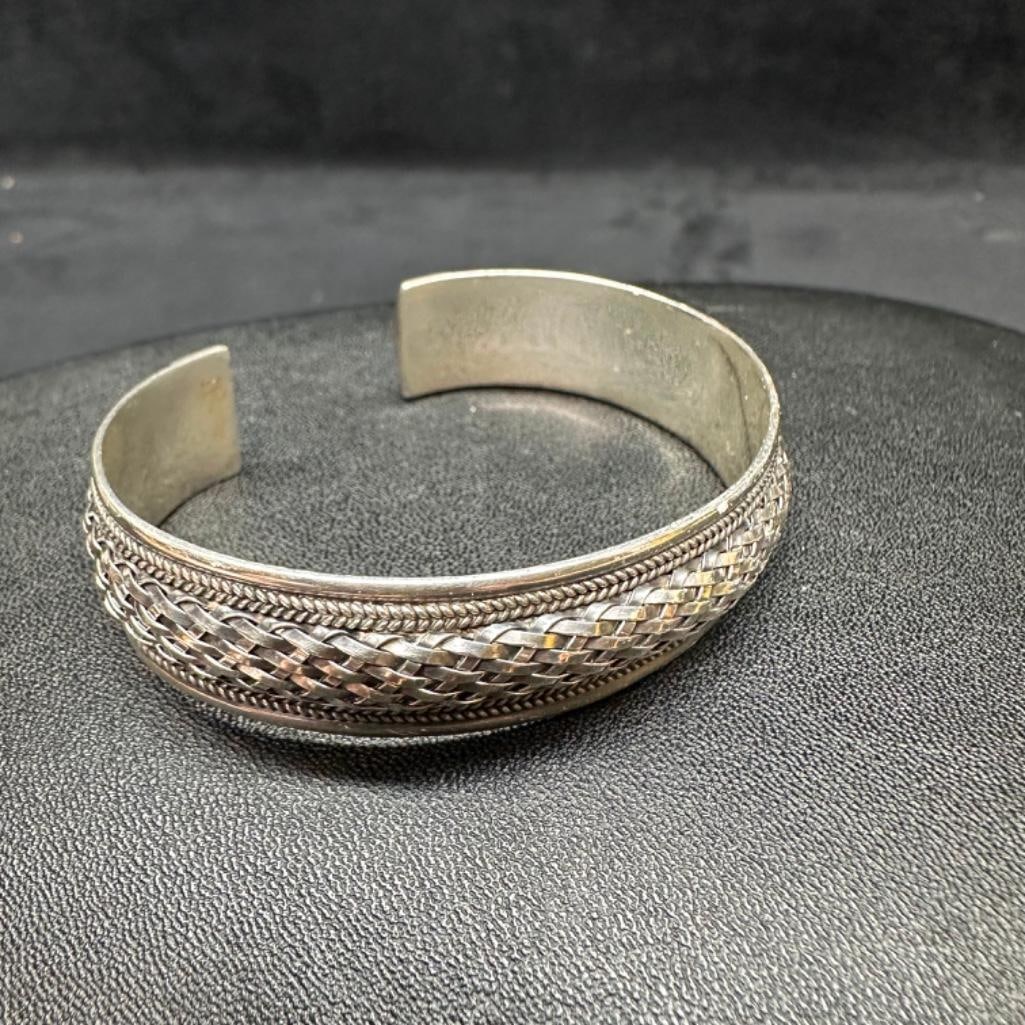 Sterling Weave Pattern Adjustable Cuff Bracelet: This piece of jewelry has been tested and researched prior to listing. Please view all our pictures they are part of our description. DETAILS: Metal - Sterling Silver Color - Silver Stones - none Hal