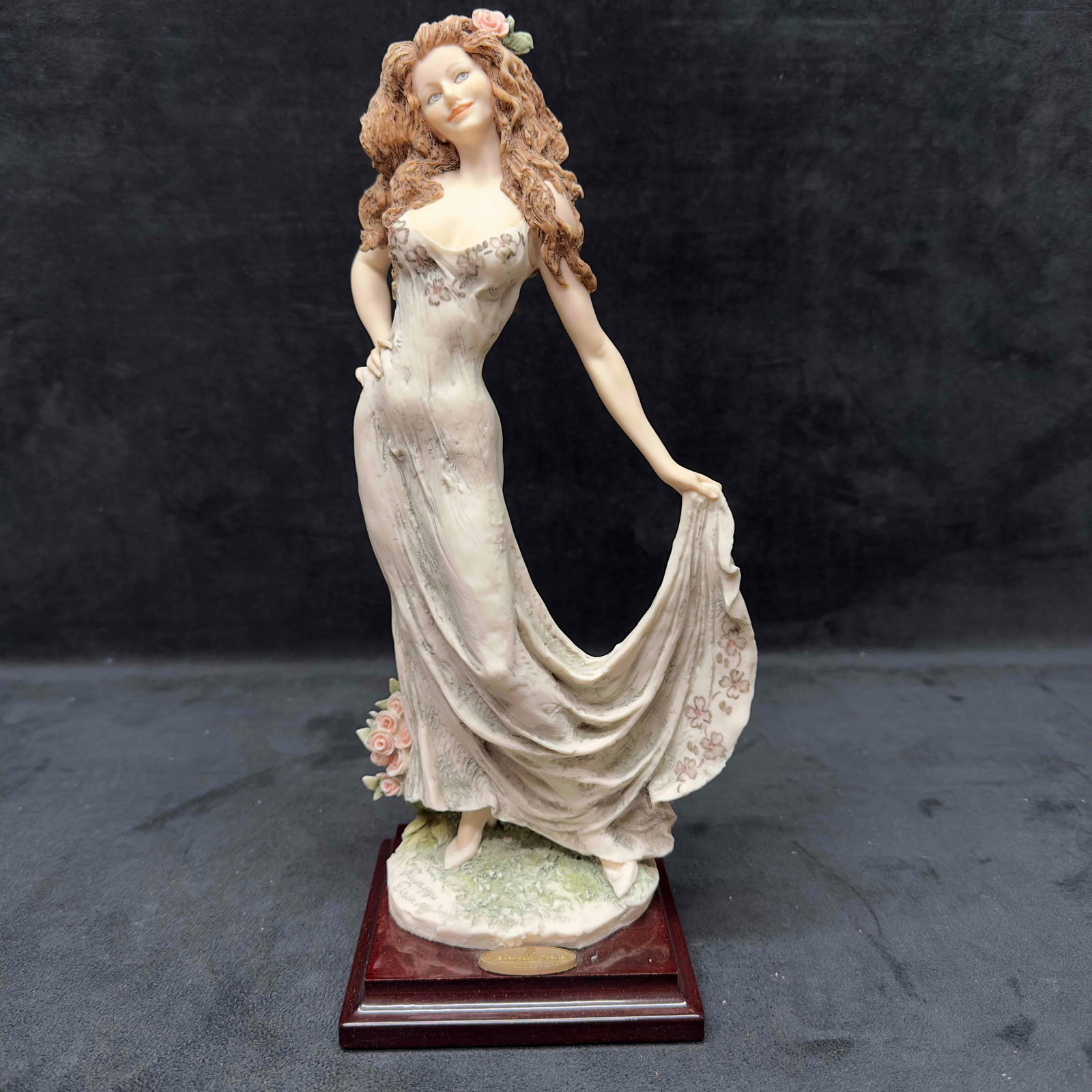 Giuseppe Armani Sculpture 'lady With An Umbrella' Giuseppe Armani Sculpture 'lady With An Umbrella'