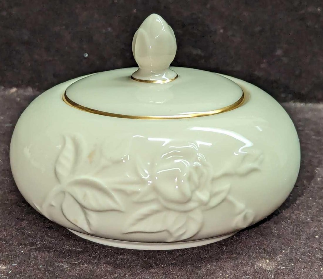Retired Lenox Rosebud Collection Round Box & Lid (1 of 8)