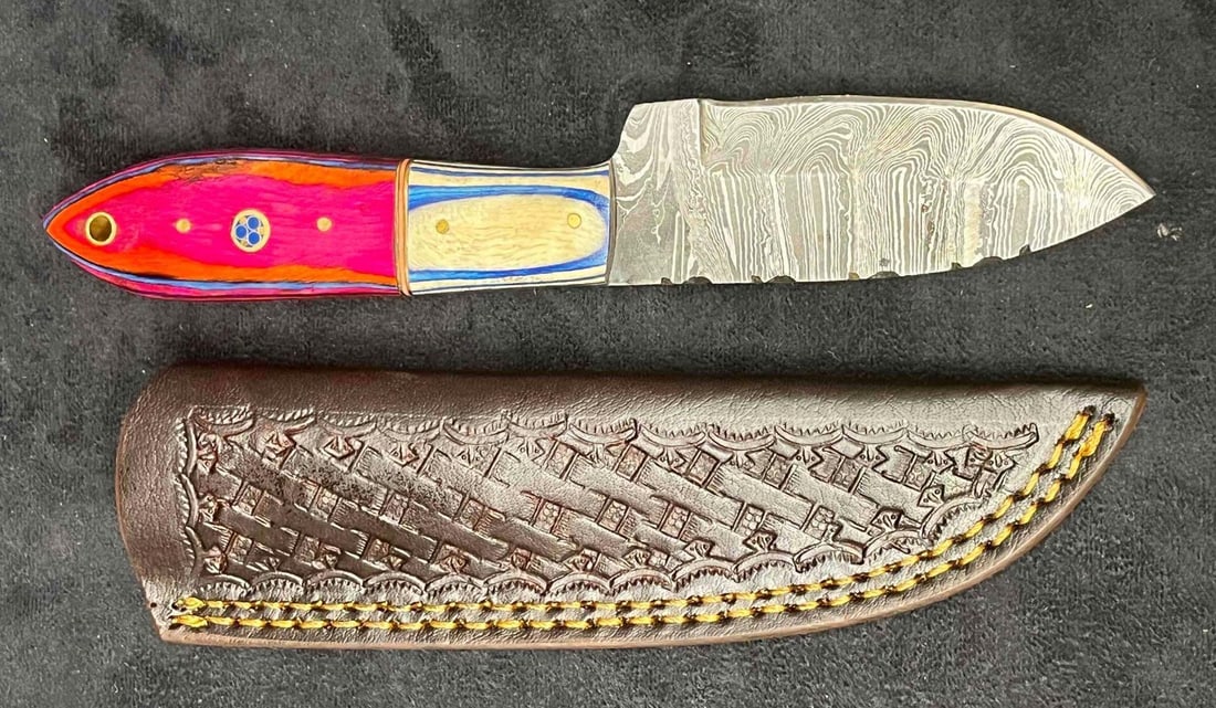 MHS Cutlery Steel Knife & Leather Sheath (N): This lot contains a MHS Cutlery Steel Knife & Leather Sheath (N). It is approx 9" x 2 1/4" x 3/4" in the sheath. Total weight is approx 7.2oz. Overall the Knife and Sheath are in excellent condition a