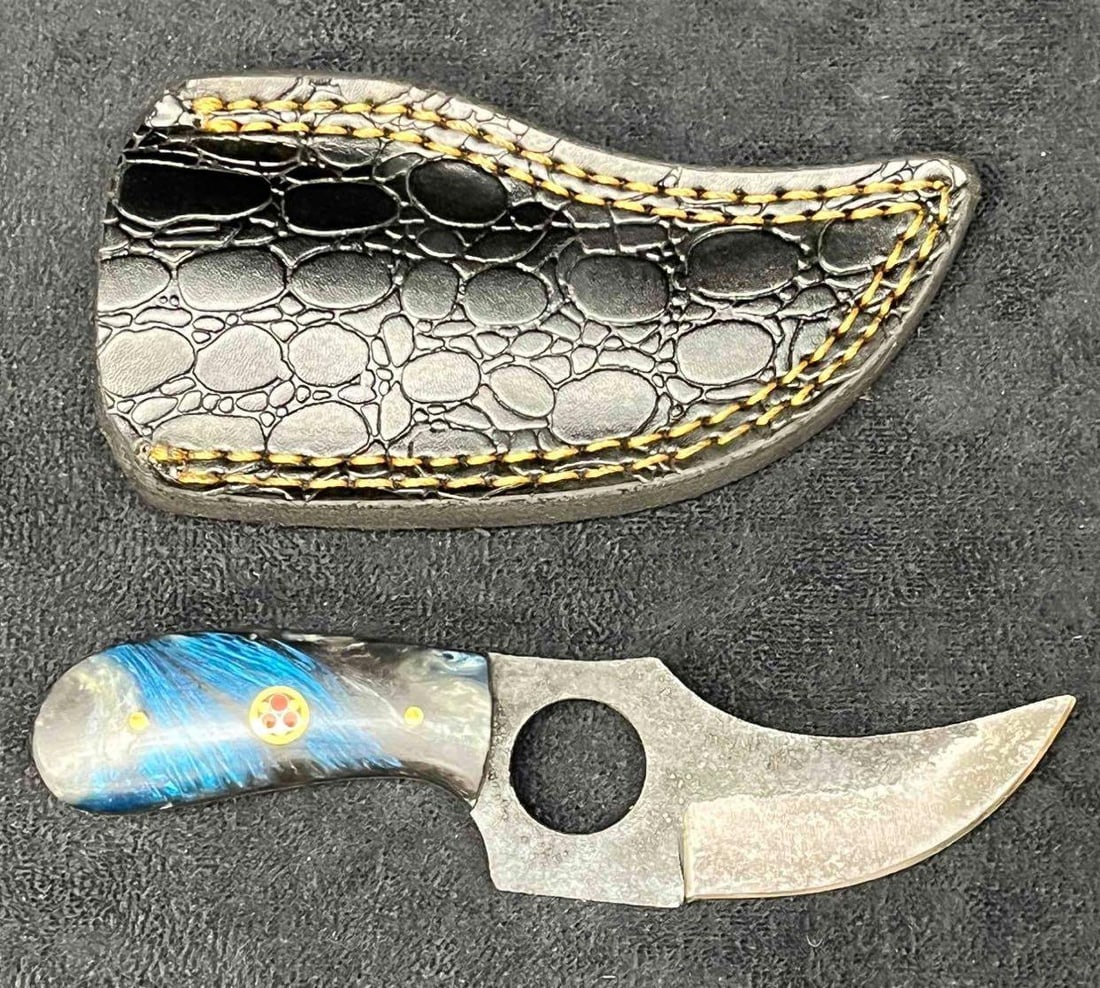 MHS Cutlery Steel Knife & Leather Sheath (A): This lot contains a MHS Cutlery Steel Knife & Leather Sheath (A). It is approx 6 3/4" x 2 3/4" x 1" in the sheath. Total weight is 4.8oz. Overall the Knife and Sheath are in excellent condit