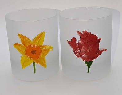 2 Dartington Double Old Fashioned Frosted Flower Glasses B: 2 Dartington Double Old Fashioned Frosted Flower Glasses B. This lot includes two Dartington Double Old Fashioned Frosted Glasses. Each is approx 3" x 3" x 3 5/8". The glasses have no chips or cracks.