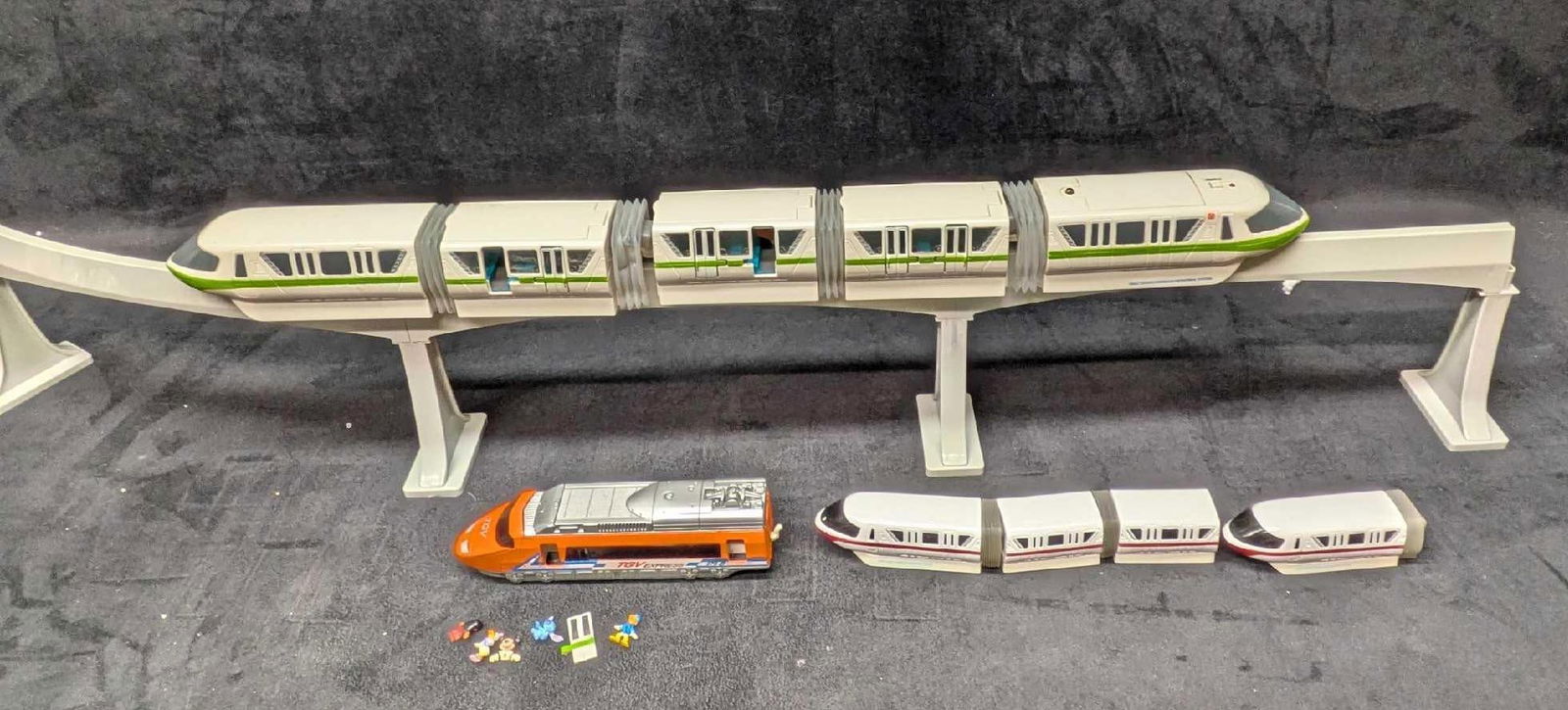 Disney Monorail Green Playset With Box (1 of 8)