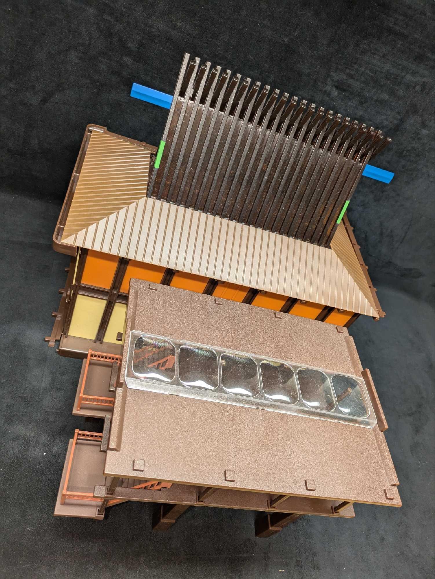 Disney's Polynesian Resort Monorail Set Accessory Set (1 of 6)