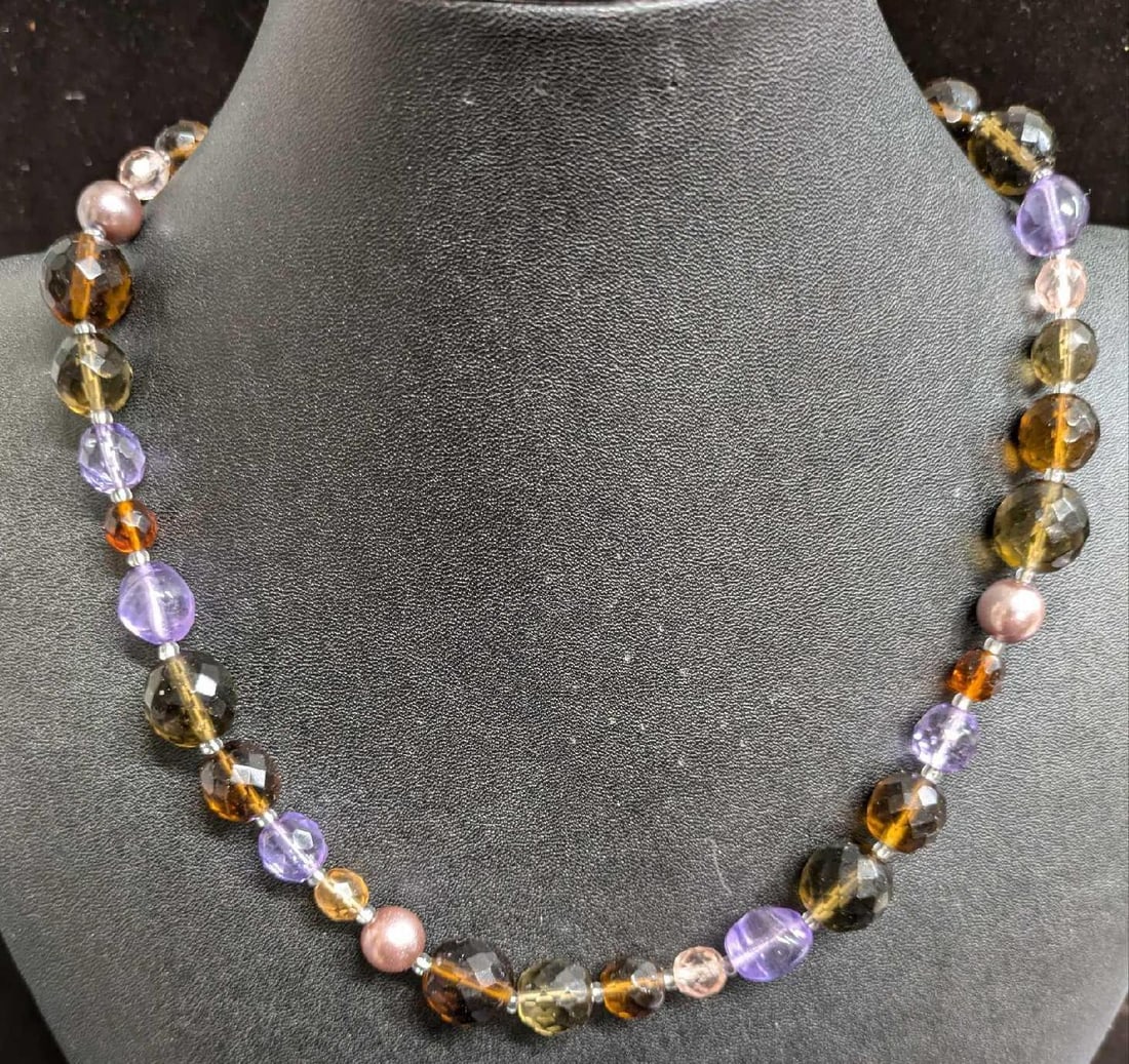 Joan Rivers Faceted Crystal Glass Bead Necklace: Joan Rivers Faceted Crystal Glass Bead Necklace. The beads are approx 19". It comes in a bag that is approx 5" x 5/8" x 5 3/4" and it weighs 0.15lb.