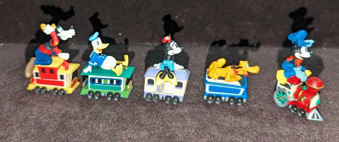 Hallmark Disney Merry Miniatures 5 Figurine Train Set (1 of 7)