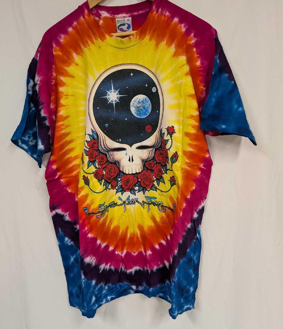 Liquid Blue Grateful Dead Space Your Face Shirt XL: Liquid Blue Grateful Dead Space Your Face Shirt XL. This shirt does not appear to have ever been worn. 100% Cotton. Please note, it does not come with the hanger seen in the image. Folded, the shirt i