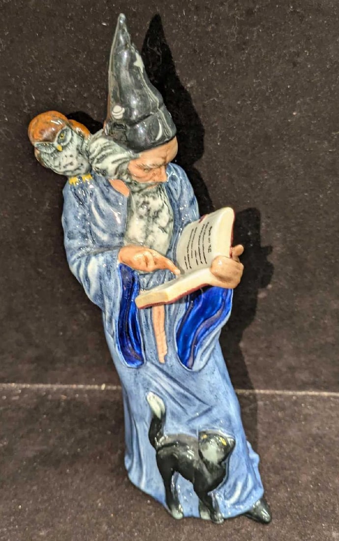 Retired Signed Royal Doulton The Wizard Figurine (1 of 5)