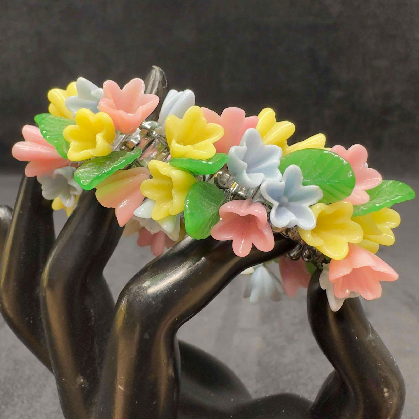 Vintage JSFK Trademark Japan Flower Shaped Beaded Metal Stretch Bracelet (1 of 12)