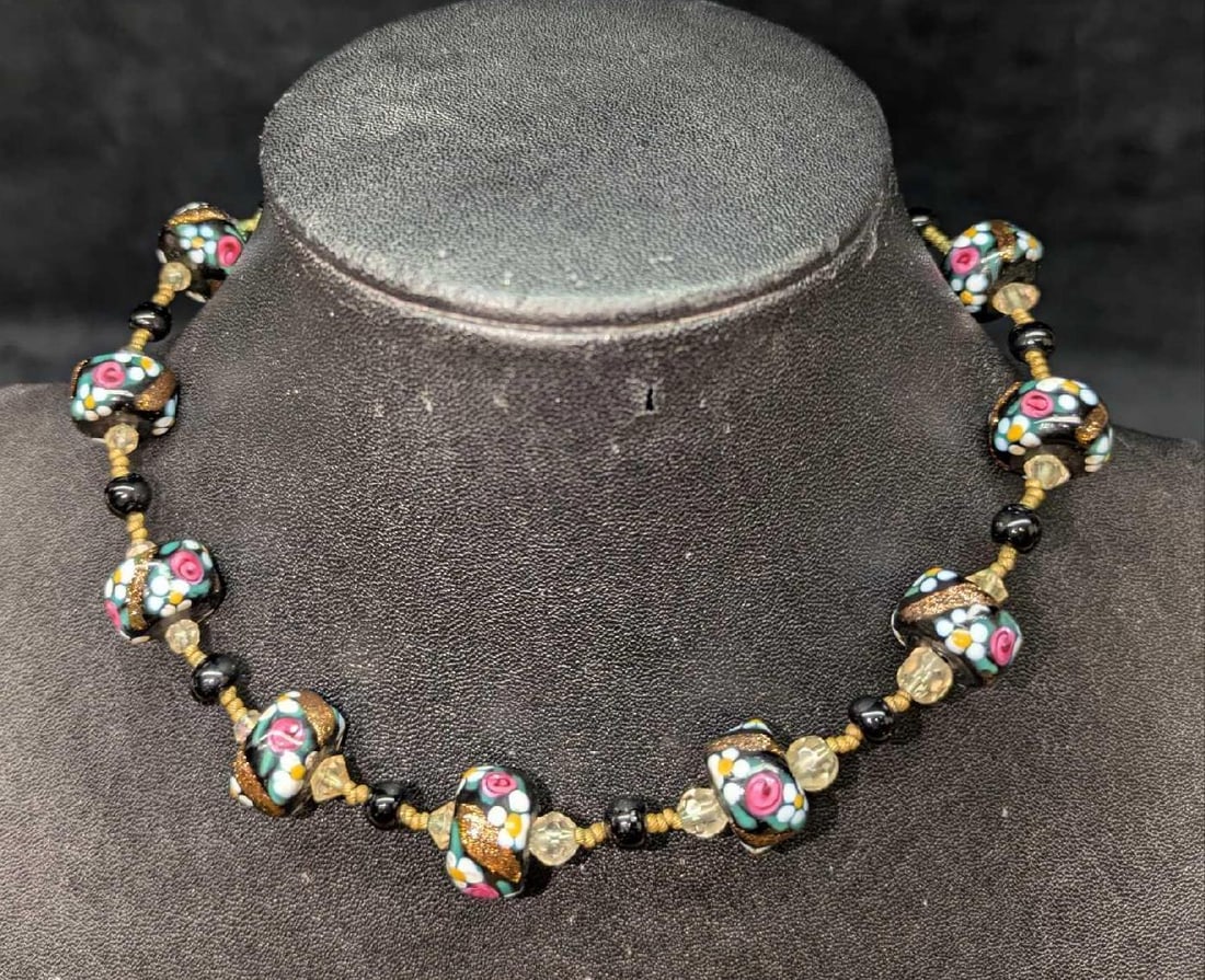 Murano Venetian Lamp Work Glass Choker Necklace: Murano Venetian Lamp Work Glass Choker Necklace. This is approx 15" and it weighs 0.10lb. The clasp appears to be brass and it has some light wear.