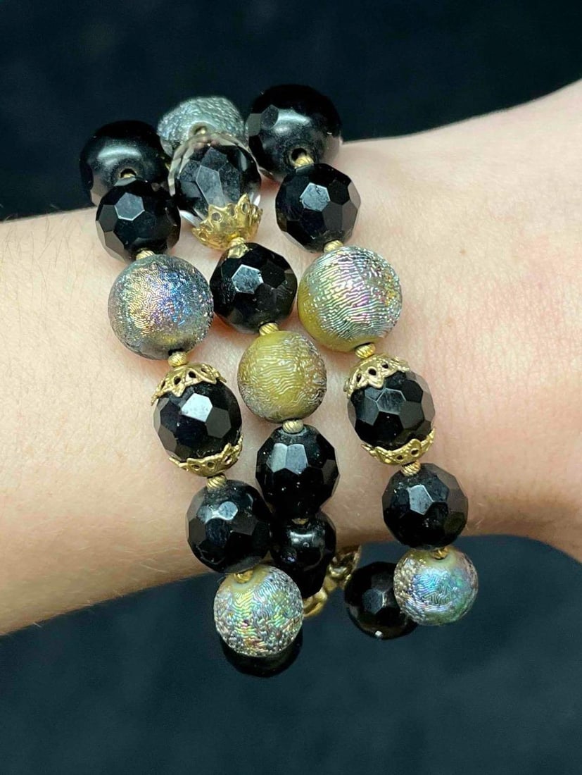 Signed Vintage Crown Trifari Beaded Bracelet (1 of 9)