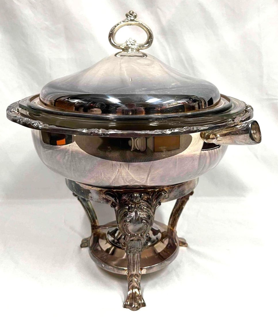 Pilgrim Silver Plated Chafing Dish With Pyrex Insert: This lot contains a Pilgrim Silver Plated Chafing Dish With Pyrex Insert. Total weight is approx 11.5lbs. This item come in a cardboard box that is approx 13 1/2" x 13 1/2" x 14". Overall t