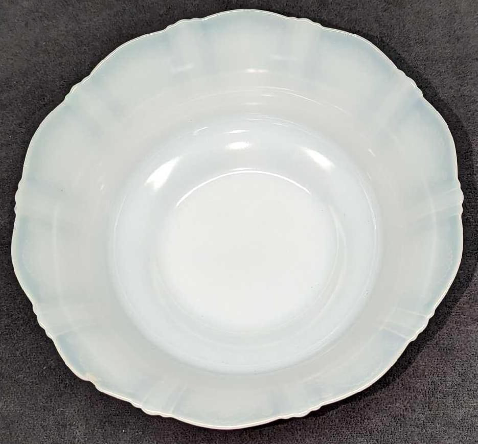 MacBeth Evans American Sweetheart Serving Bowl: MacBeth Evans American Sweetheart Serving Bowl. This is approx 8 1/2" x 3" x 8 1/2" and it weighs 1.32lb. There is a small chip on the top of the rim of the bowl. This was released from the year 