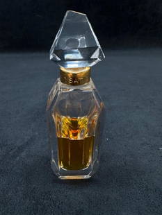 Givenchy Ysatis Crystal Perfume Bottle: Givenchy Ysatis Crystal Perfume Bottle Vintage perfume bottle about half full, of Givenchy Ysatis. Appears to be from the 1980s or the early 1990s. Features a crystal prism on the top of the stopper.