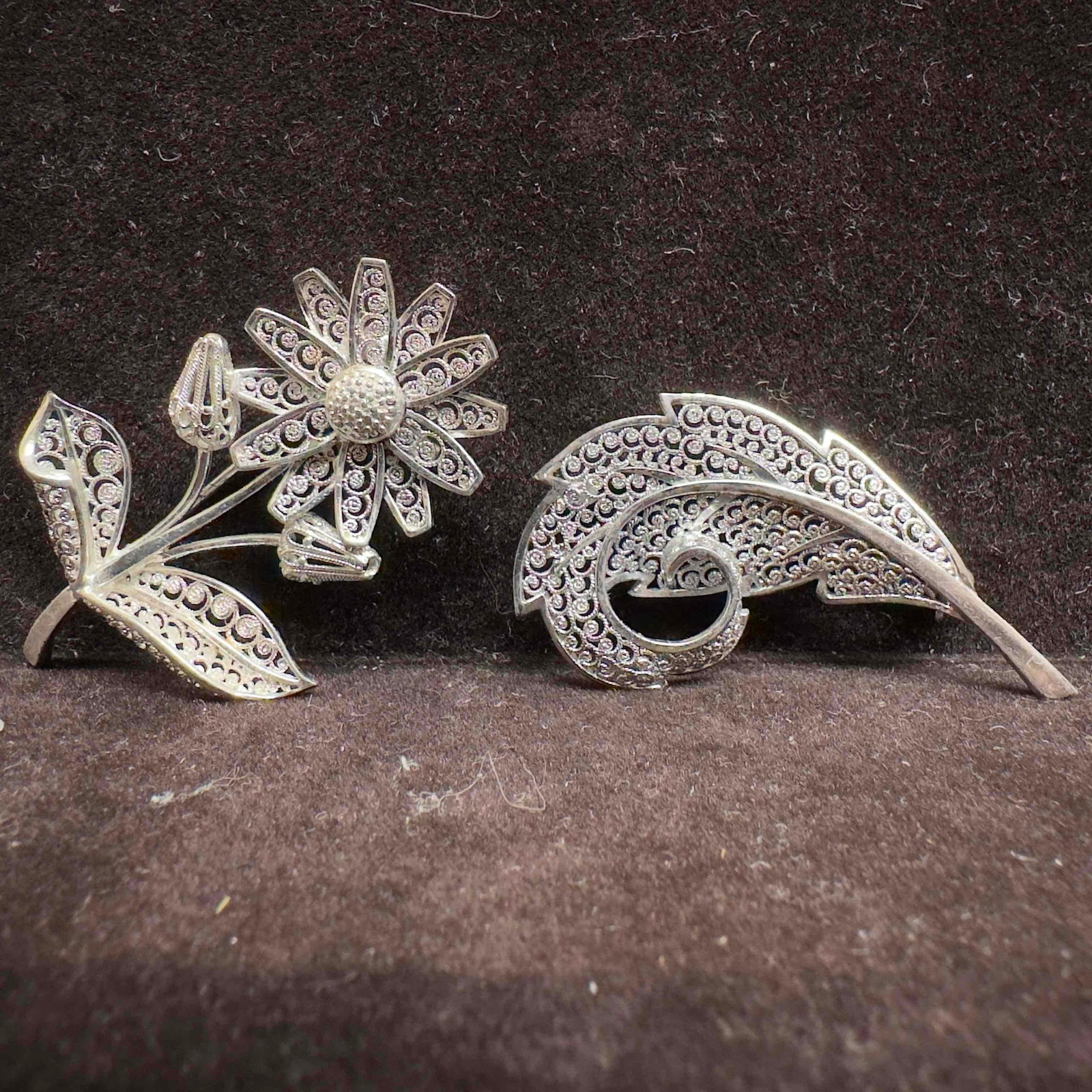 Sterling Silver Germany Alice Caviness Leaf and Van Lou Flower Filigree Brooch Set: This item is in good pre-owned, previously used/displayed condition with noticeable light wear, and surface scratches. Please reference all photos for full details. This piece of jewelry has been test