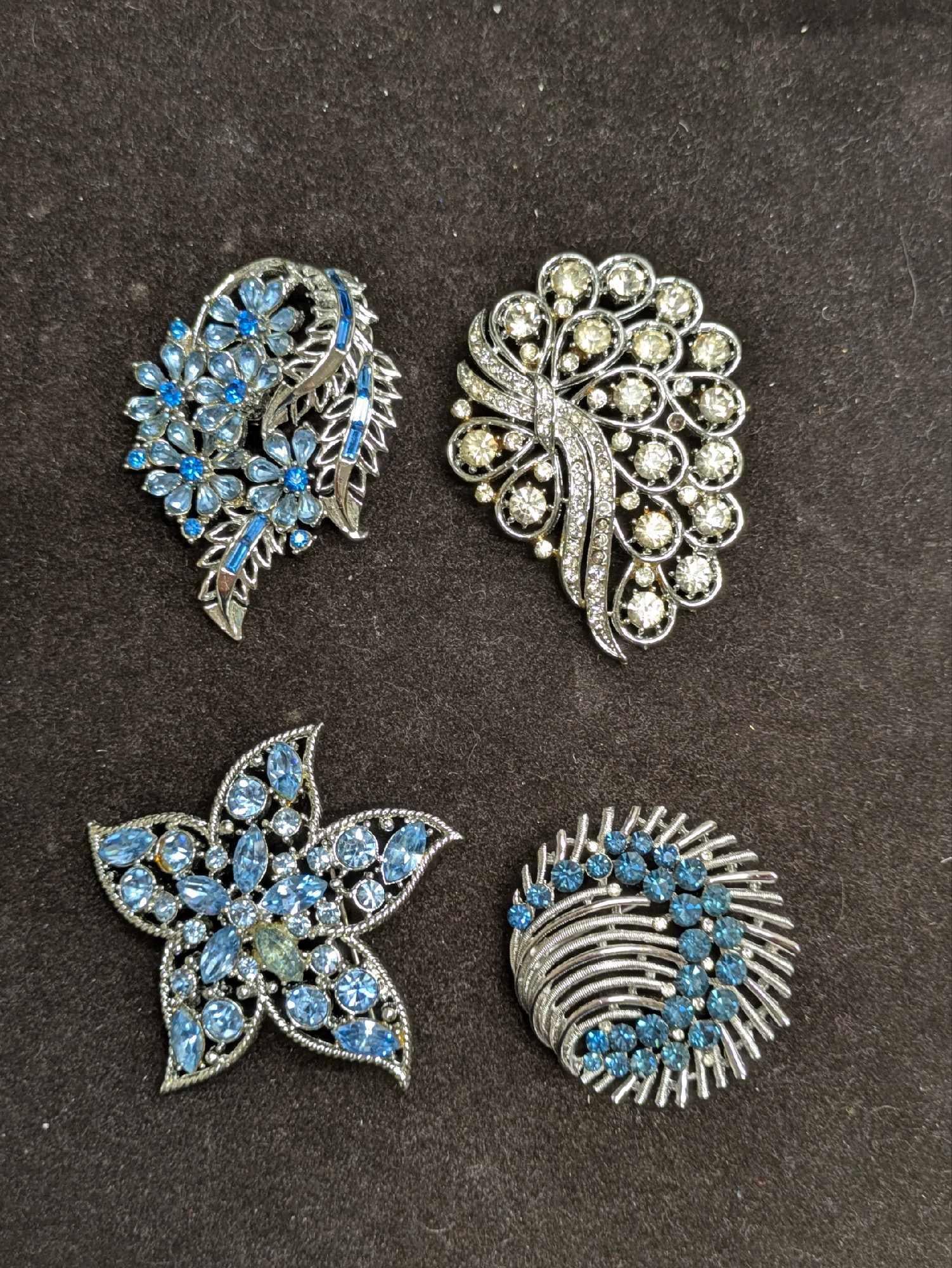 Vintage Silver Tone Rhinestones Trifari And Unmarked Brooch Pins (1 of 7)