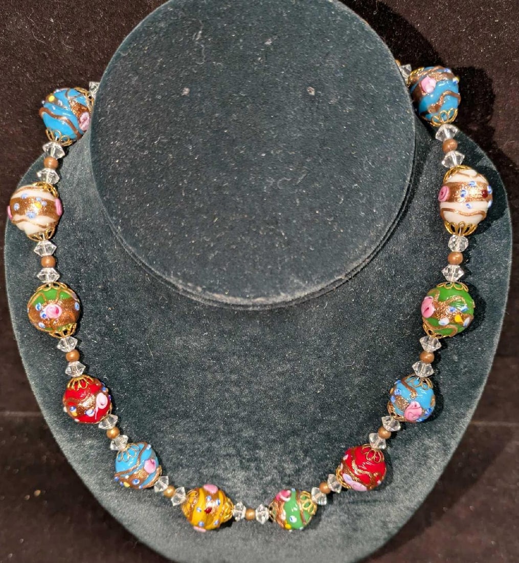 Vintage Italian Murano Art Glass Bead Necklace RTC3: Vintage Italian Murano Art Glass Bead Necklace RTC3. Colorful glass beads with hand painted designs and a brass clasp. This is approx 17" and it weighs 0.12lb.