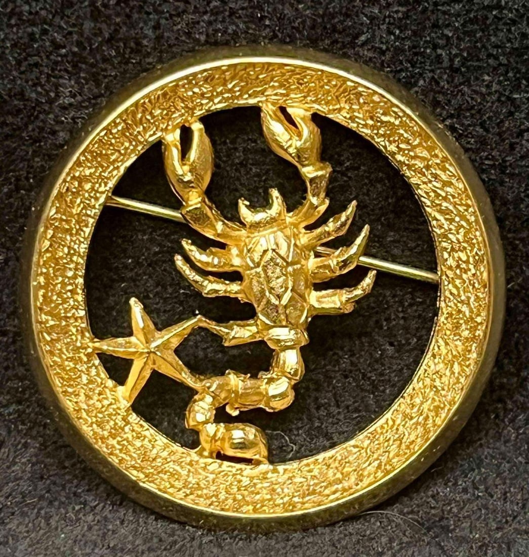 Vintage Signed Crown Trifari Gold Tone Scorpio Brooch (1 of 6)