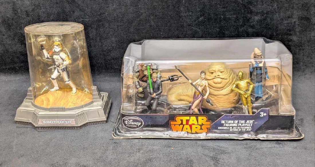 Star Wars Return Of The Jedi Playset And Die Cast Sandtrooper: This lot includes: (1) Disney Store Exclusive - Star Wars Return Of The Jedi Figurine Playset. This comes sealed in the original box that is approx 12" x 6" x 5 1/2". The box has some shel