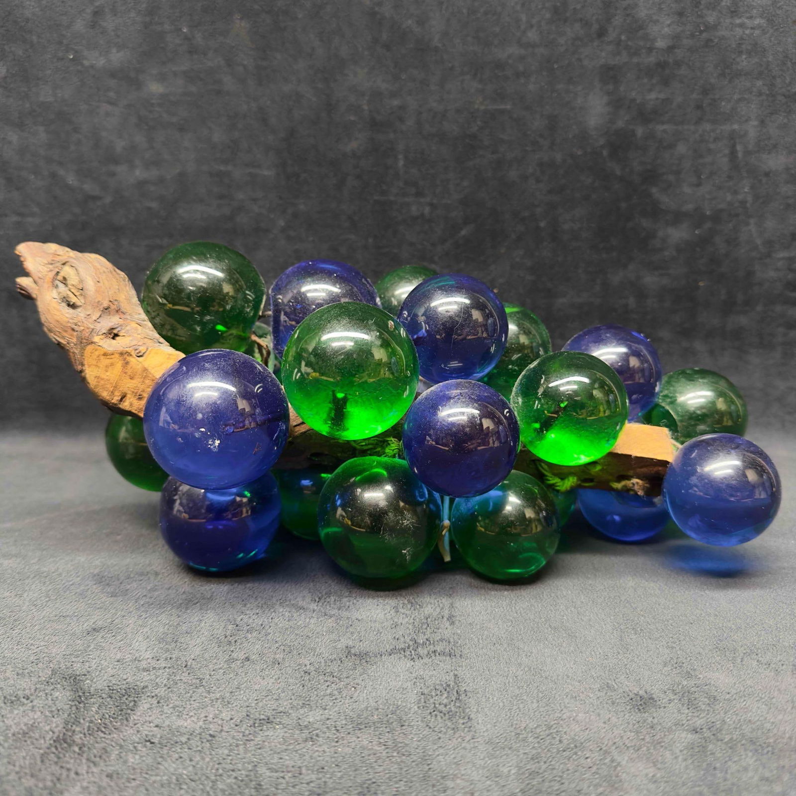 Vintage Lucite Acrylic Blue Green Grape Cluster Wood Driftwood Stem 12" (1 of 8)