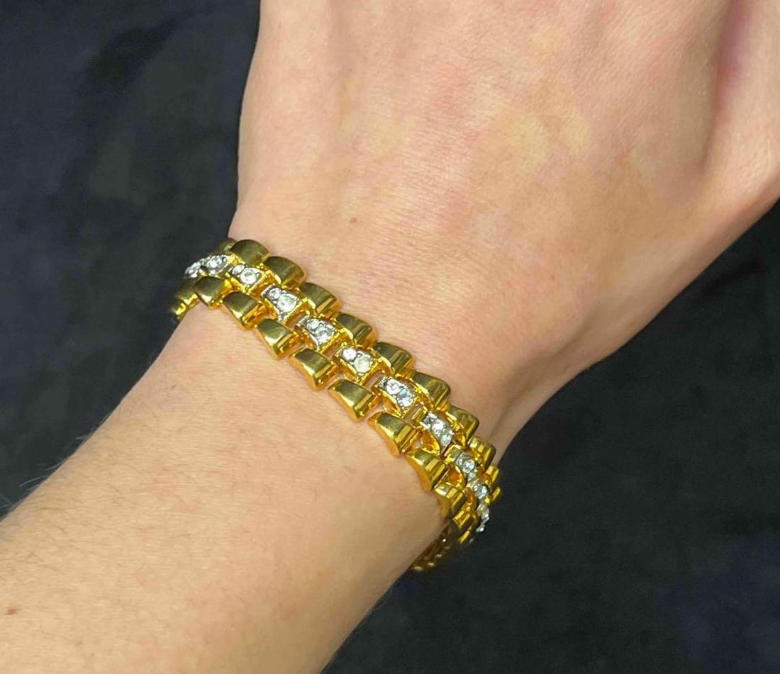 Signed Vintage Crown Trifari Gold Tone Tennis Bracelet With Rhinestones: This lot contains a Signed Vintage Crown Trifari Gold Tone Tennis Bracelet With Rhinestones. It is approx 7 3/4" when unclasped. Total weight is approx 1.5oz. Overall the Vintage Crown Trifari br