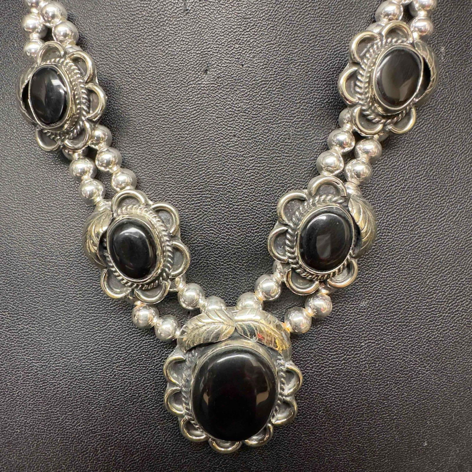 Native American Style Black Onyx Scalloped Edge Bezel Sterling Floral Necklace Silver Plated Beads (1 of 10)