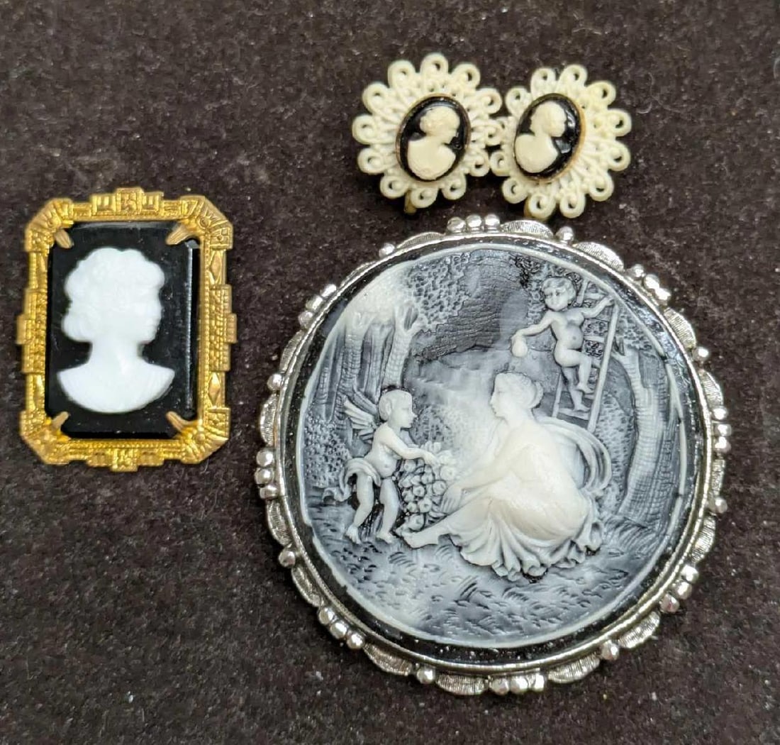 Vintage Art Deco Camero Pin Brooches And Earrings (1 of 5)