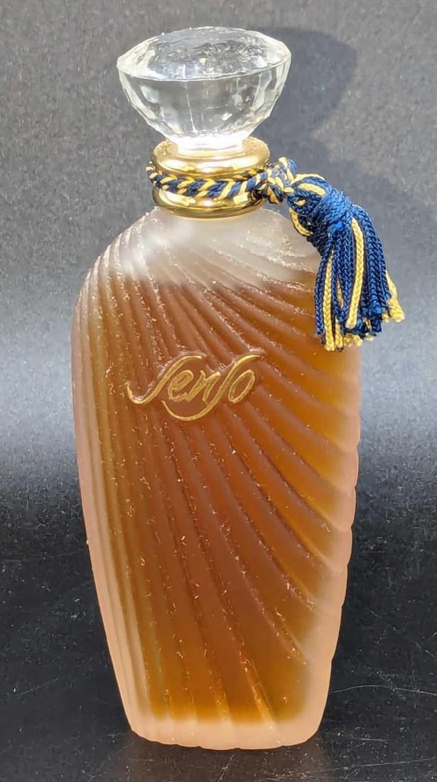 Senso Ungaro Pure Parfum 0.84 fl oz: Senso Ungaro Pure Parfum 0.84 fl oz. The bottle is approx 1 3/4" x 1" x 4 1/2" and it weighs 0.25lb. The bottle is nearly filled to the top. Please see the images as they are part of the description. 