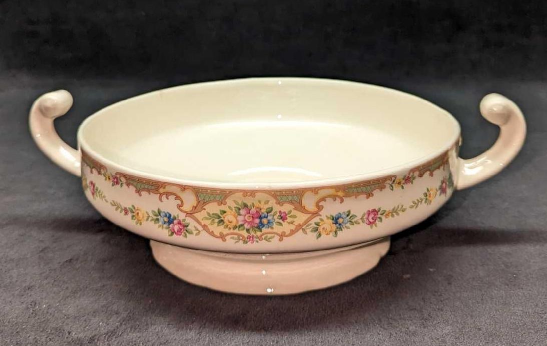 Vintage Mt. Clemens Mildred Tureen Dish With Handles: Vintage Mt. Clemens Mildred Tureen Dish With Handles. Does not come with a lid. This is approx 11" x 8 1/2" x 3 1/2" and it weighs 1.36lb. The dish has some crazing. 